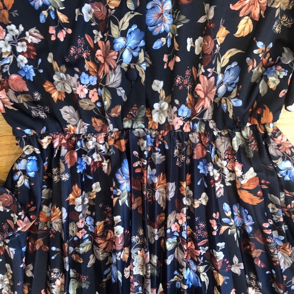 Vintage 70s pleated floral dress - Picture 6 of 7